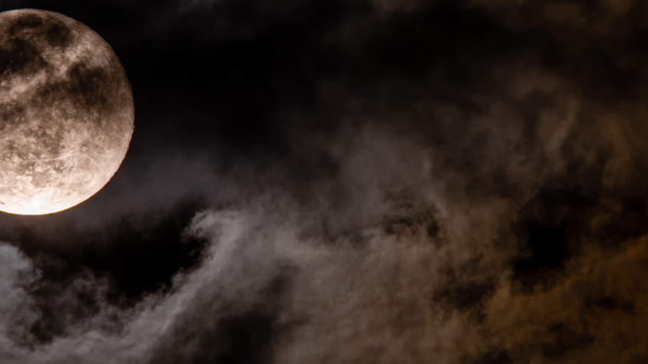 How The Moon Cycles Impact Our Skin