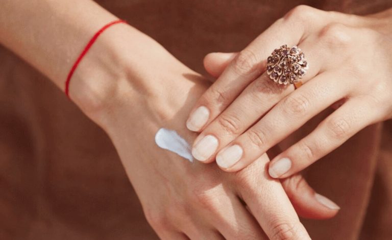 what is Ayurveda and how it can make your skin glowing and anti acne and ageing 