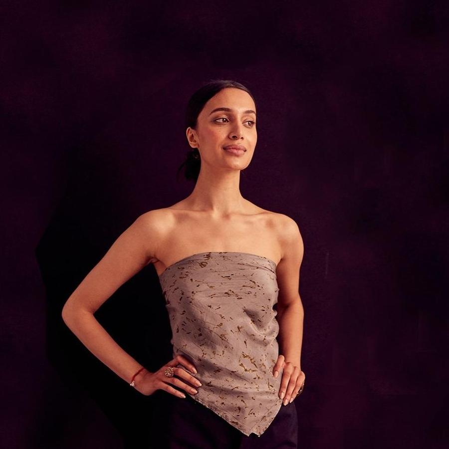 5 Ways to Wear Your Silk Scarf – Mauli Rituals